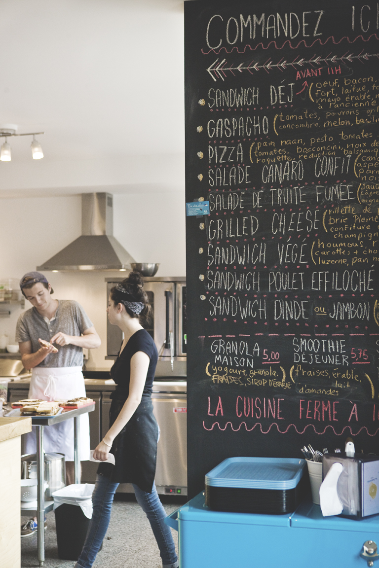 Les Oubliettes, un magnifique nouveau café dans Rosemont qui encourage la  relève artistique - Nightlife