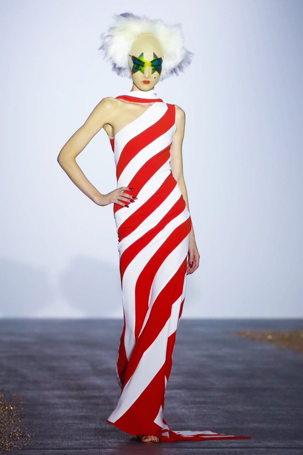 Gareth Pugh Fashion Show, Ready to Wear Collection Spring Summer 2016 in London