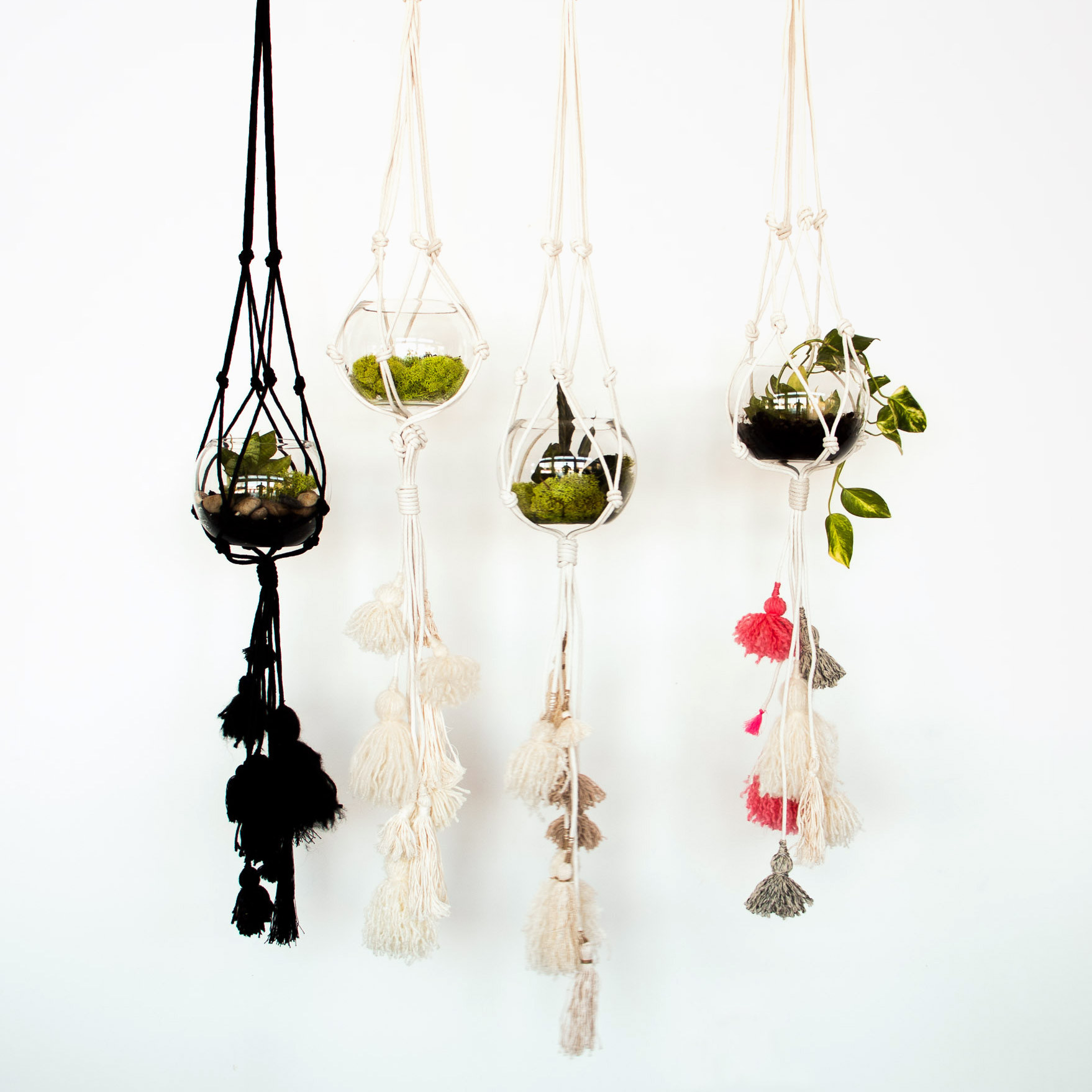 amulette-hanging-planters-w